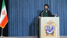 امام  جمعه ی شهرستان شوش گفت : سیاستمداران کل دنیا در مقابل آمریکا ذلیلند ؛ اما یک سیاستمدار قهار است که با مشت به سینه ی آمریکا می کوبد اونم رهبر ایران است