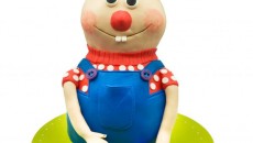 هنوز چهارماه به اولین روز تست بازیگری و تمرین نمایش شهر موشها مانده بیش از 30 بازیگر آمادگی خود را اعلام کردند